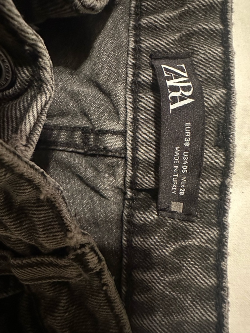 Zara Straight Leg Women Jeans in Gray